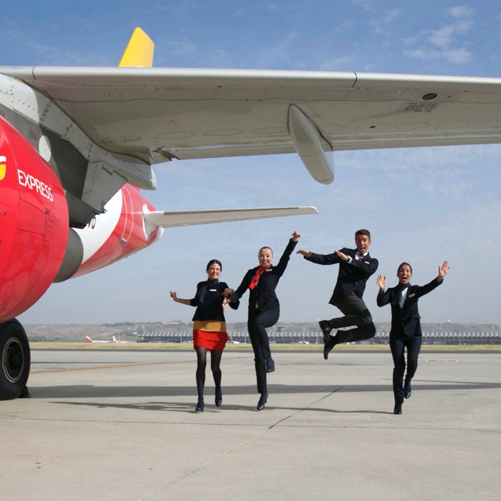 nudo progresivo Vientre taiko El Ganso diseña los nuevos uniformes de tripulación de Iberia Express para  2017 - CURSOSTCP Cursos Auxiliar de vuelo- Azafata de vuelo TCP